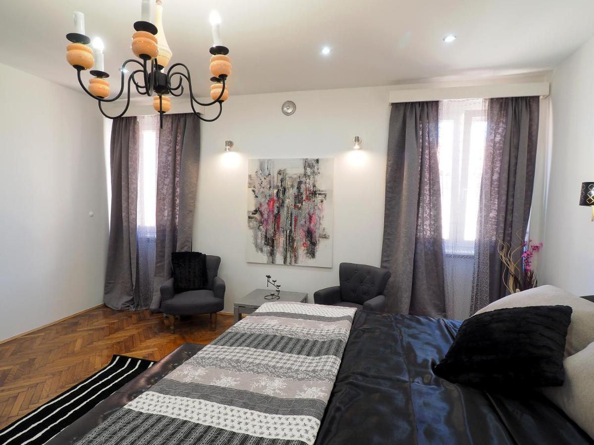 Deluxe Zoya Centar Apartment Pula Room photo